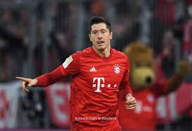 وسوف يعود ليفاندوفسكي مرة آخرى إلى الفريق ليعرض نفسه على طبيب. Ø¯ÙˆØ±ØªÙ…ÙˆÙ†Ø¯ Ù„Ø§ ÙŠÙ…Ù†Ø¹ Ù„ÙŠÙØ§Ù†Ø¯ÙˆÙØ³ÙƒÙŠ Ù…Ù† ØªØ¹Ø²ÙŠØ² Ø±Ù‚Ù…Ù‡ Ø§Ù„ØªØ§Ø±ÙŠØ®ÙŠ