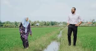 Lelaki yang mengaku mencintainya separuh mati pun akan pergi bila tahu dia banyak tanggung beban hutang keluarga. Tonton Drama Bidadari Kiriman Tuhan Episod 10