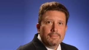 Stephen Dare's Instagram, Twitter & Facebook