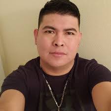 Efrain Valladares's Instagram, Twitter & Facebook