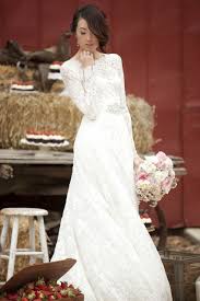 Choisir votre robe à l'heure où le bustier reste le roi des mariages toute l'année. Robe De Mariage Civil En 60 Images Tendances 2016 2017
