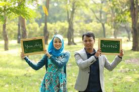 Adat jawa itu klasik dan elegan. 64 Foto Pra Wedding Muslim Keren Dan Romantis Sebuah Tempat Bisa Berubah Manusia Bisa Menua Tapi Sebuah Foto Tidak Akan Pernah Romantis Inspirasi Fotografi