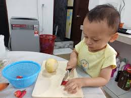 Aisyah azizi 2.319 views1 year ago. Baru 2 Tahun Tapi Tak Kekok Memasak Ibu Ini Kongsi Tip Didik Keselamatan Di Dapur Keluarga