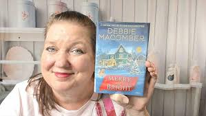 Merry and Bright: A Novel: Macomber, Debbie: 9780399181245: Amazon.com:  Books