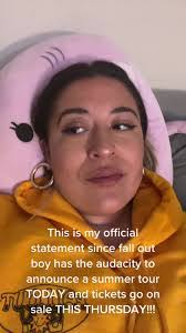 Daisy Hurley's Instagram, Twitter & Facebook