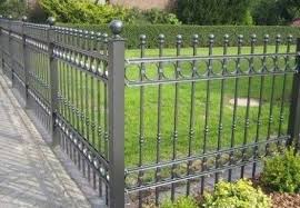 15 Elegante Und Wundersch Ne Dekorative Aluminium Zaun Ideen Aluminium Dekorative Elegante Ideen In 2020 Metal Garden Fencing Wrought Iron Fences Aluminum Fence