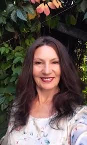 Есть на свете женщина одна, Та , что не предаст тебя вовеки. Даже если в  дом придёт беда, Нет надёжнее её опеки. Нет для её сердца выходных, За своё  дитя порвёт любого!