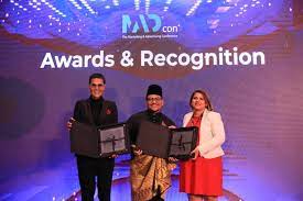 (huraian mengapa) di malaysia, terdapat sistem pengangkutan yang terkenal seperti lapangan terbang antarabangsa kuala lumpur (klia), sistem transit ringan (lrt), ktm, putra. Anak Malaysia Dan Melayu Pertama Terima Anugerah Global Ini Malaysia Sekali Lagi Menyinar Di Pentas Dunia