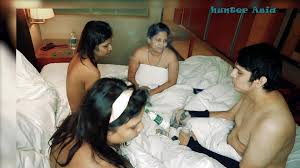 Lucky Indian wong bakal seduced lan bajingan dening kang lawas lik lan loro  dheweke kanca. - Videos - djav tube the best premium porn