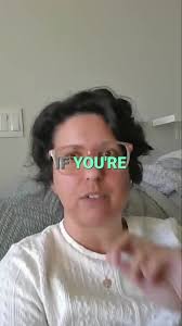 Wikipedia's editorial structure fosters collaboration and shared models.