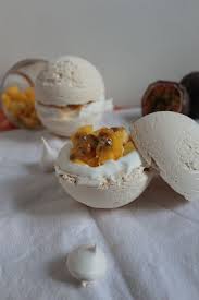 Spheres Meringuees A La Mangue Fruit De La Passion Facon Pavlova Bataille Food Spheres Meringuees A La Mangue Fruit De La Passion Facon Pavlova Bataille F Pavlova Food Sweet
