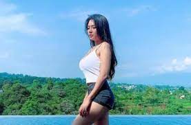 Dibilang pemersatu bangsa, berlliana lovell kecanduan buat konten seksi. Berlliana Lovell Pamer Potret Hot Saat Angkat Beban Warganet Terpana Bolatimes Com
