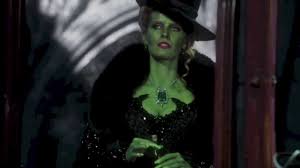 Ce dernier refuse par la suite de continuer à lui enseigner la magie, se qui la rend furieuse, retournant à oz. Once Upon A Time Il Etait Une Fois Series Fivorites