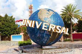 How far away are seaworld and universal studios? Differences Between Disney World And Universal Orlando