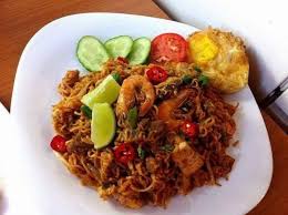 Selepas tu boleh la masukkan cili kering yang dikisar tadi, lepastu boleh terus masuk gula, garam, kicap. Makan Jika Sedap Resepi Mee Maggi Goreng Mamak