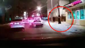 Мальчик четко фиксировал время начала и окончания стрельбы. Strelba V Kazani Popala Na Video Novosti Tv Centr