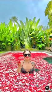 Mandi Kembang di Kolam Renang, Intip 9 Potret Barbie Kumalasari Tampil  Seksi dan Hot Kenakan Bikini dan Pamer Tato di Dada - KapanLagi.com