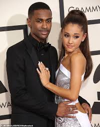 Et la chanteuse a expliqué qu'elle voulait prendre le nom de son chéri après leur mariage. Ariana Grande Fait Ses Valises Sur Le Pda Avec Son Mari Dalton Gomez Dans Une Douce Video Instagram Nouvelles Du Monde
