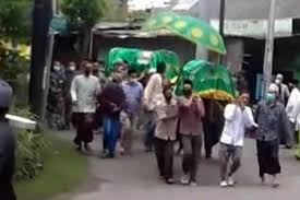3 0 atsar id 2015/08/18 edit this post. Usai Baca Yasin Mbah Haji Fathkan Meninggal Di Samping Jenazah Istrinya Halaman All Kompas Com