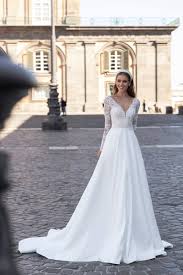 Content preferably kept to gifs and images although youtube content and the like is allowed. Monica Loretti Brautkleider Hochzeitsrausch Brautmoden