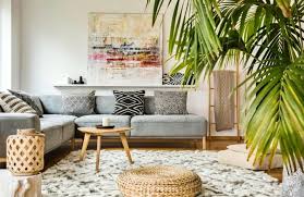Terbilang multifungsi, desain sofa ruang tamu minimalis ini sudah dilengkapi dengan meja kopi atau coffee table yang juga berfungsi sebagai side table. 7 Model Sofa Ruang Tamu Sesuai Gaya Rumah
