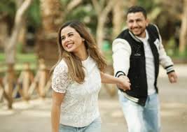 منة عرفة قبل 14 سنة من الآن كانت بداية إنطلاقتها الفنية من خلال دور سعاد حسنى فى مرحلة الطفولة بمسلسل السندريلا، من بطولة النجمة منى زكى، ليتم ترشيحها بعد من قبل نجمة العمل. Ø§Ù„Ø³Ø¨Ø¨ Ø®Ø·ÙŠØ± ØªÙØ§ØµÙŠÙ„ Ø§Ù†ÙØµØ§Ù„ Ù…Ù†Ø© Ø¹Ø±ÙØ© Ø¹Ù† Ø¹Ù„ÙŠ ØºØ²Ù„Ø§Ù† Ù†Ø¬ÙˆÙ… Ø§Ù„ÙÙ† Ø§Ù„Ù…ÙˆØ¬Ø²