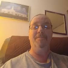 Hey older man. I think you're handsome 👀❤️. Where are you from?"