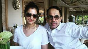 Ia juga merasa bisa beribadah dengan khusyuk sesuai dengan. Sempat Dikabarkan Pindah Agama Bunga Zainal Lakukan Ini Pada Lebaran Idul Fitri Bangka Pos