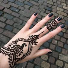 A good henna design has an amazing amount of detail and is traditionally drawn by hand. Ideen Und Anleitung Zum Henna Tattoo Selber Machen
