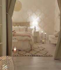 Wunderschone Cremetone Und Weisse Bettwasche Im Schlafzimmer Bettwasche Schlaf Schlafzimmer Wohn Schlafzimmer Schlafzimmer Einrichten Wohnung Schlafzimmer
