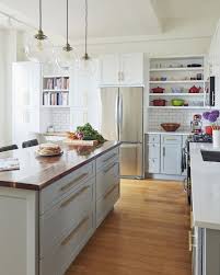 A Brooklyn Kitchen Dazzles With An L Shaped Layout And Island Kitchen Remodel Small Kitchen Design Living Room Kitchen