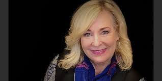 Kay Lang's Instagram, Twitter & Facebook