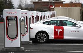 À la corporation des concessionnaires d'automobiles du québec, on croit que les acheteurs de véhicules électriques ont mis le pied sur le frein actuellement, de nombreux concessionnaires québécois se retrouvent avec des inventaires de voitures invendues. Tous Les Constructeurs De Vehicules Electriques Ont Respecte Les Quotas De Vente Au Quebec Le Devoir