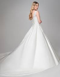 Here you will find designs for all tastes and have the opportunity to choose your dream outfit for when you say yes, i do as we know that ball gown dresses remain the ideal choice for. Ball Gown Wedding Dresses Wed2b