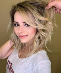 Loiríssima! Sandy renova o visual e hair stylist exibe resultado na web