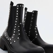 Hoy me he puesto los botines que me regalaste hace dos años. Los Botines Negros Track De Zara Mas Buscados Estan En Rebajas