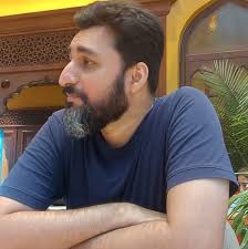 Beating a difficult boss in Elden Ring with different builds and strategies