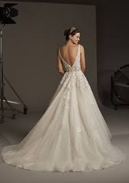 Finde dein brautkleid bei p&c und sieh nicht nur strahlend aus, sondern verwirkliche deinen traum bestelle brautkleider mit 0€ versand zu dir nach hause Ariel C Avinia