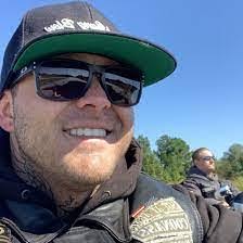 Damian Hebert's Instagram, Twitter & Facebook