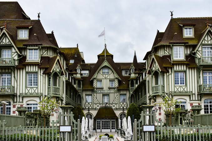 Tudor-Style Houses People Still Want to Live In | ArchitectureCourses.org