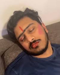 Hamza Dadabhoy's Instagram, Twitter & Facebook