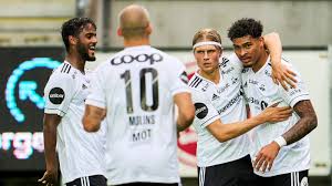 Parret bor i indre by i københavn med deres barn: Starter Sin Forste Seriekamp For Rosenborg Rosenborg