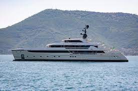 Find your luxury yacht at lengersyachts.com. Sanlorenzo 62steel Lengers Yachts Luxus Yacht Handler Europa