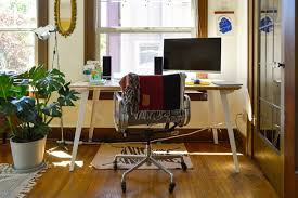 A Small Seattle Rental Shows How To Successfully Lay Out A Studio Apartment In 2020 Apartment Dining Studio Apartment Apartment Decor