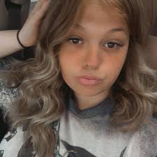 Blonde specialist for platinum or white blonde hair