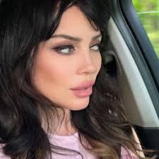 Took a vacation to my own wrist. It was icier than I anticipated ❄️☃️🧊