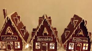 23 Harry Potter Gingerbread Houses That Would Make Mrs Weasley Proud Harry Potter Christmas Harry Potter Birthday Harry Potter Candy