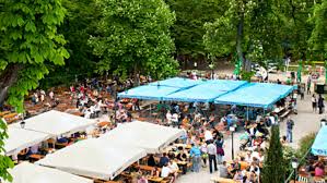 Dieser riesige raum, der sich hinter … 11 Gute Bars Cafes Und Biergarten Im Und Um Den Englischen Garten Mit Vergnugen Munchen