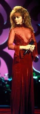 Her Infamous Red Dress Reba Mcentire Country Music Women In Music