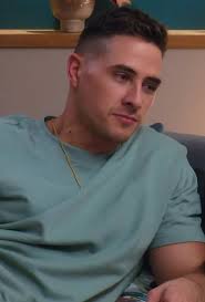 Love Is Blind fans beg couple to 'take a DNA test' after string of worrying  clues they're related